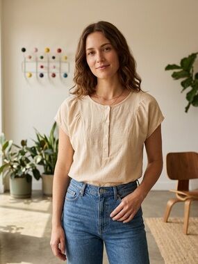 🇨🇦Relaxed Cream Short-Sleeve Button Henley Blouse 🇨🇦